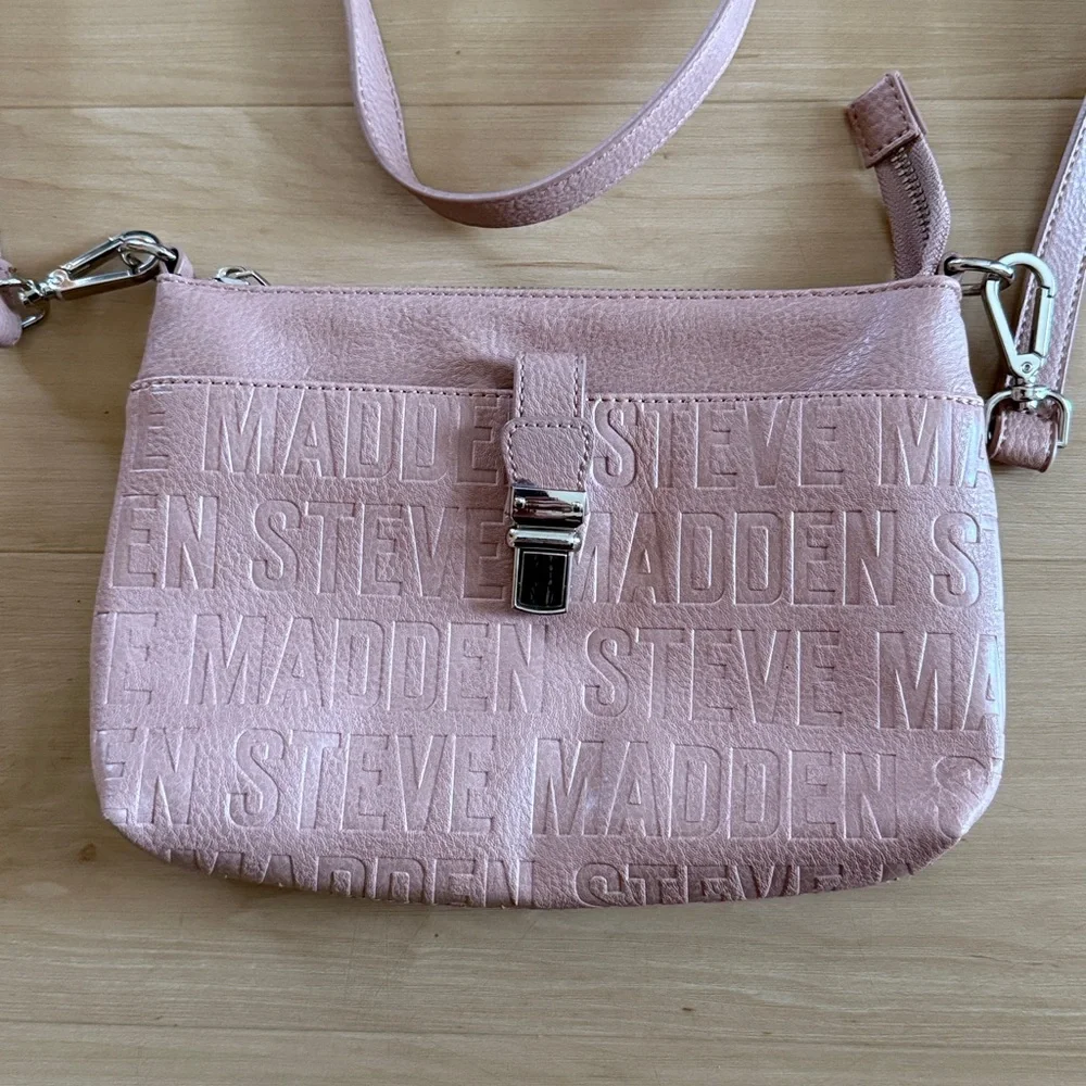 STEVE MADDEN SOFT PINK CROSSBODY PURSE ADJUSTABLE SHOULDER STRAP TOP ZIP CLOSURE